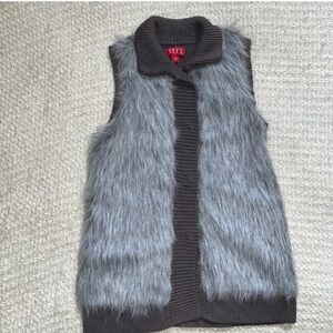 💕NWT ELLE SMALL FAUX FUR GRAY VEST
